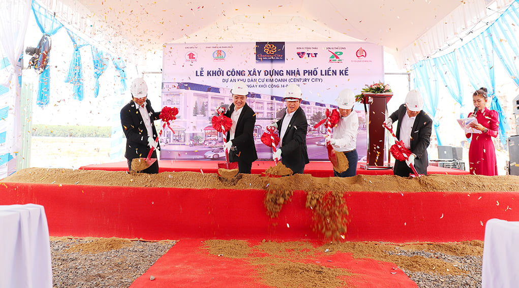 Hình ảnh lễ xúc cát khởi công xây dựng nhà phố liên kế dự án Century City Long Thành tại xã Bình Sơn.