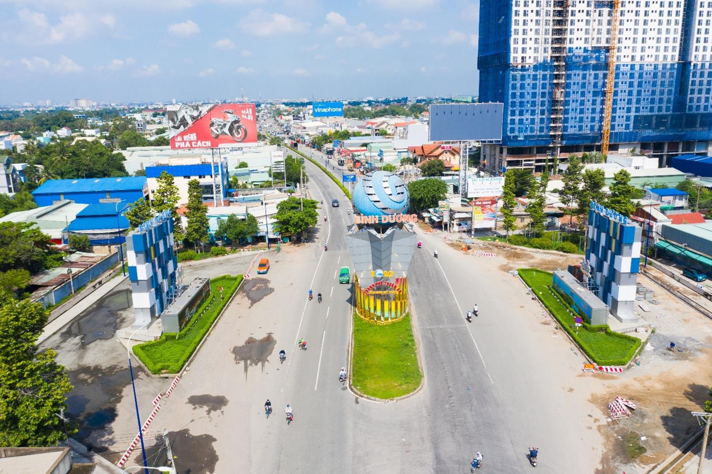 Tuyến Quốc lộ 13 được mở rộng cùng các trục giao thông khác được đầu tư và nâng cấp là động lực giúp Thuận An ngày càng phát triển